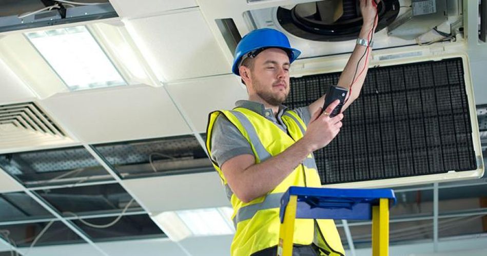 Рабочий по комплексному обслуживанию и ремонту зданий