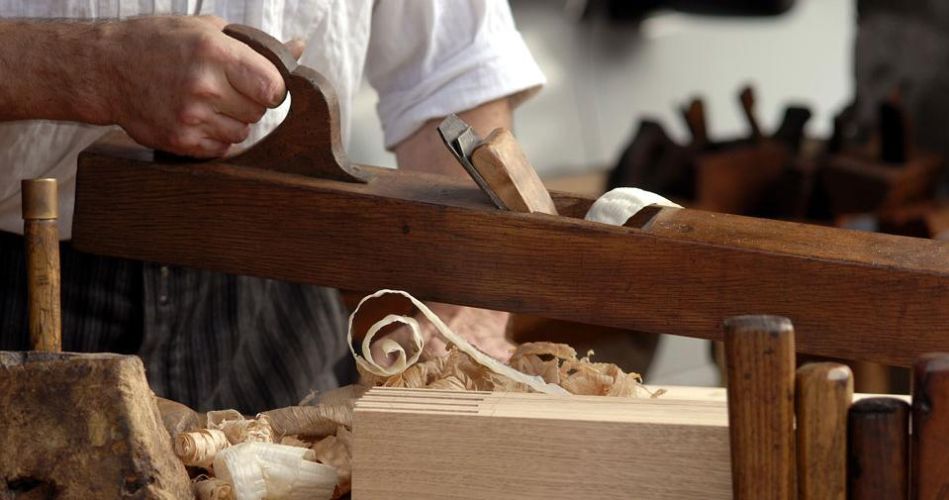 Столяр строительный